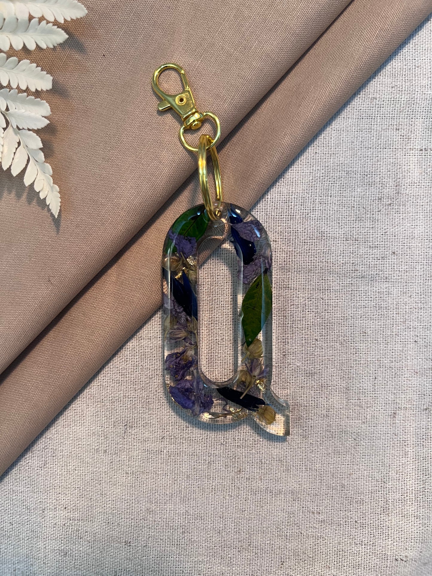 Q LETTER KEYCHAIN